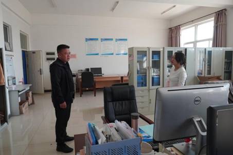 检查教师在位情况