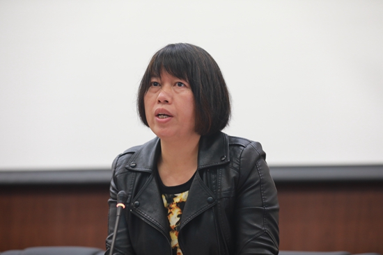 华中数控总裁助理刘怀兰宣布比赛成绩.jpg
