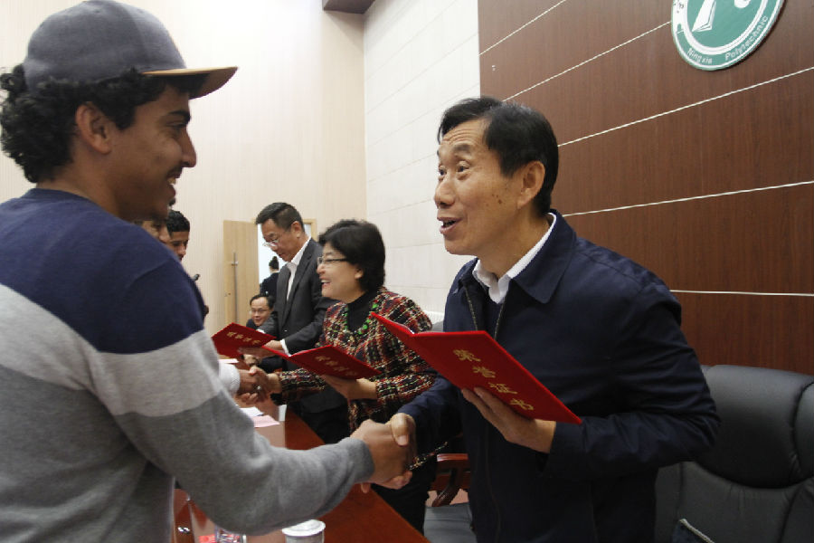 孙长庆颁奖2.jpg